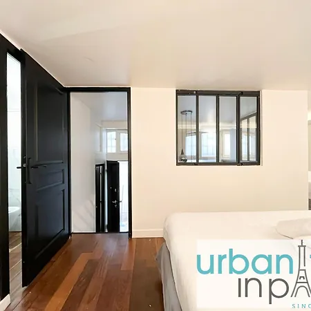 09 - Amazing Duplex On Champs-elysees
