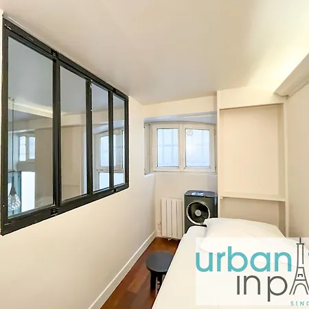 09 - Amazing Duplex On Champs-elysees